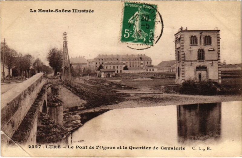Carte postale ancienne Lure Pont de l'Ognon Quartier de Cavalerie