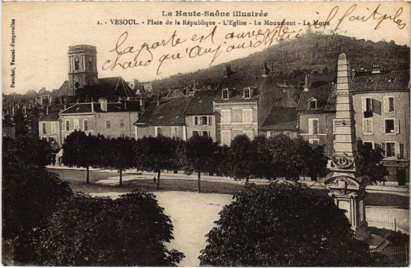 Carte postale ancienne Vesoul place de la REpublique l'Eglise à Vesoul