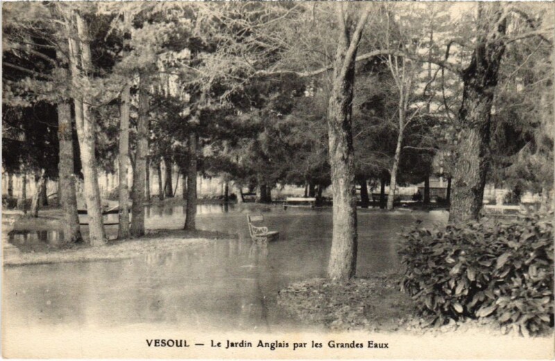 Carte postale ancienne Vesoul Jardin Anglais par les Grandes Eaux à Vesoul