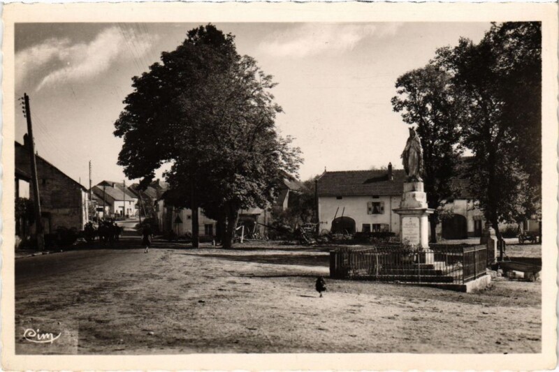 Carte postale ancienne Combeaufontaine Place de la Vierge à Combeaufontaine