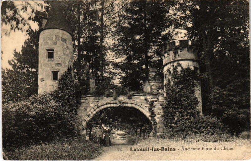 Carte postale ancienne Luxeuil-les-Bains Porte du Chene à Luxeuil-les-Bains