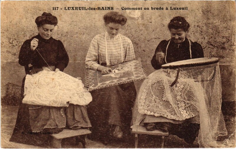 Carte postale ancienne Luxeuil-les-Bains Comment on borde à Luxeuil-les-Bains