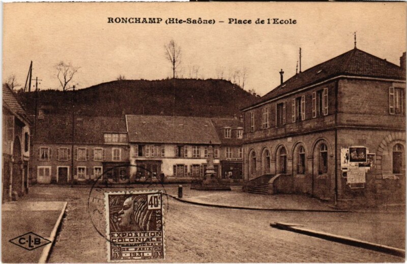 Carte postale ancienne Ronchamp Place de l'Ecole à Ronchamp