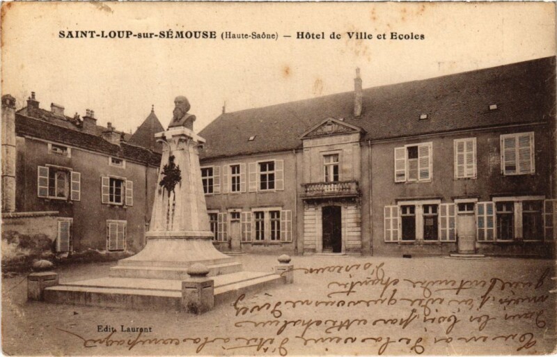 Carte postale ancienne Saint-Loup-sur-Semouse Hotel de Ville et ecoles à Saint-Loup-sur-Semouse