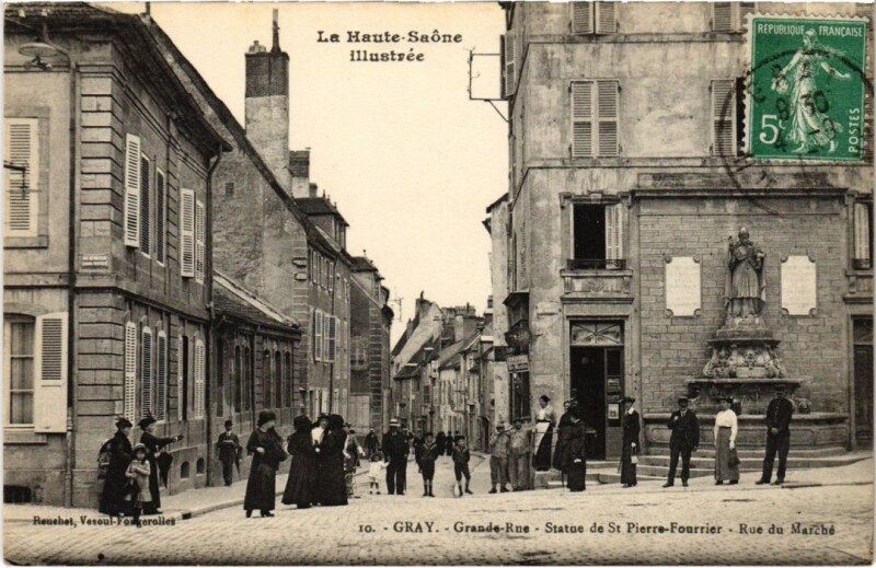 Carte postale ancienne Gray Grande Rue Statue de Saint-Pierre Fourrier