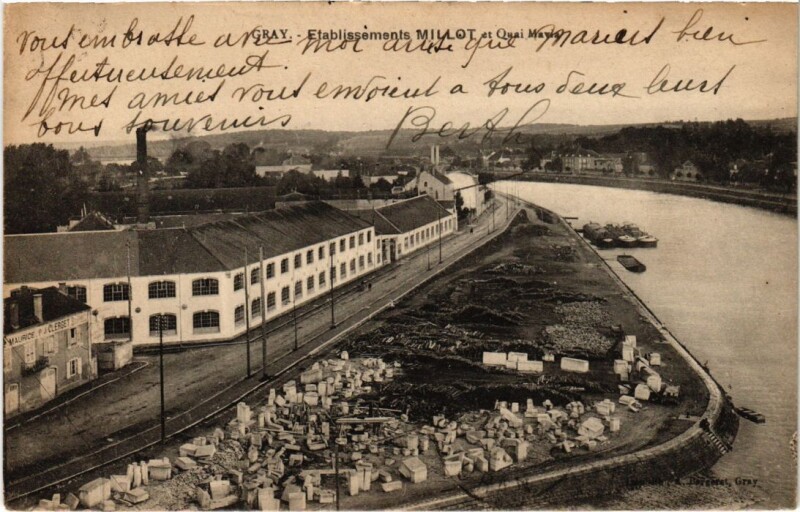 Carte postale ancienne Gray Etabl. Millot Quai Mavis