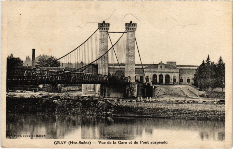 Carte postale ancienne Gray vue de la Gare et du pont suspendu