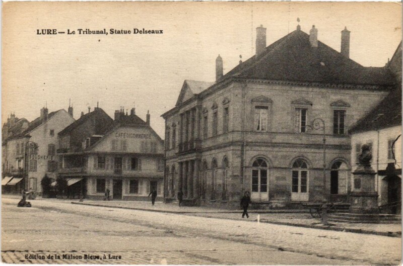 Carte postale ancienne Lure Le Tribunal Statue Delseaux