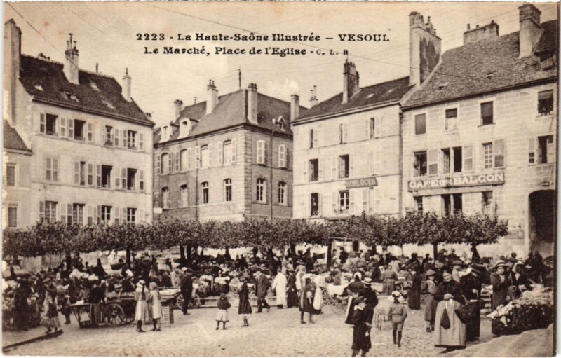 Carte postale ancienne Vesoul Le Marche Place de l'Eglise à Vesoul