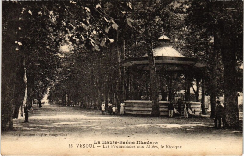 Carte postale ancienne Vesoul Les Promenades aux Allees à Vesoul