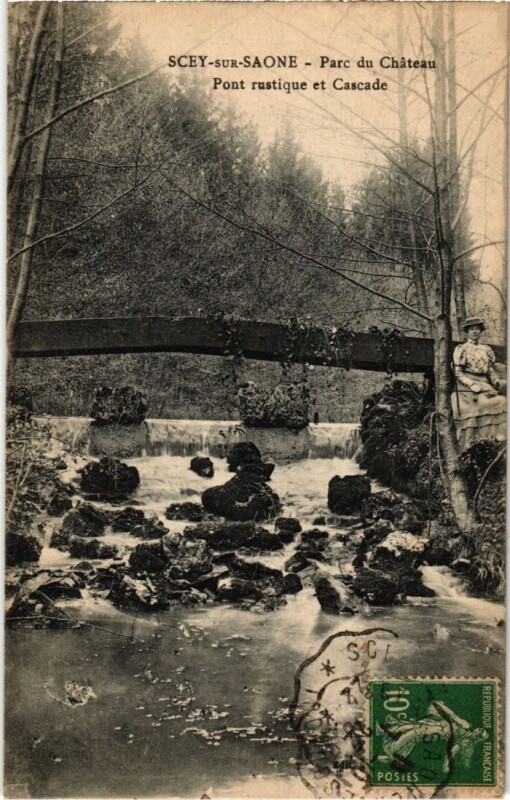 Carte postale ancienne Scey-sur-Saone Parc du Chateau pont rustique