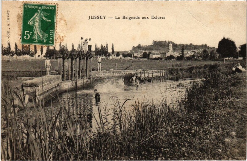 Carte postale ancienne Jussey La baignade aux Ecluses à Jussey