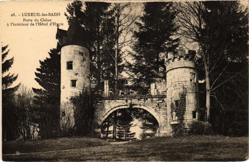 Carte postale ancienne Luxeuil-les-Bains Porte du Chene à Luxeuil-les-Bains