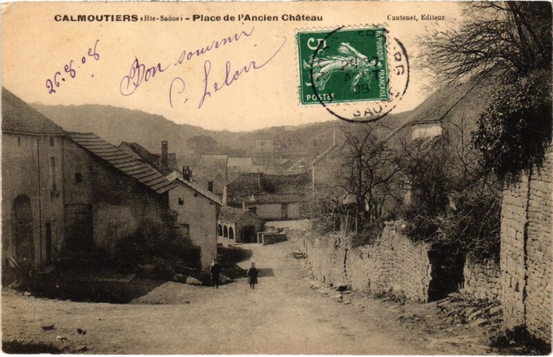 Carte postale ancienne Clamoutiers Place de l'Ancien Chateau