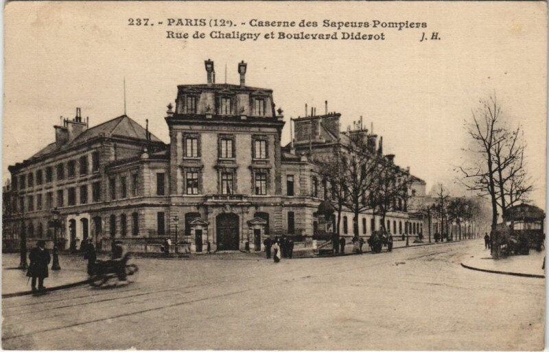 Carte postale ancienne Paris 12e Caserne des Sapeurs-Pompiers firefighter
