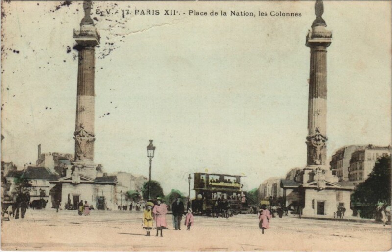 Carte postale ancienne Paris 12e Place de la Nation Les Colonnes du Throne