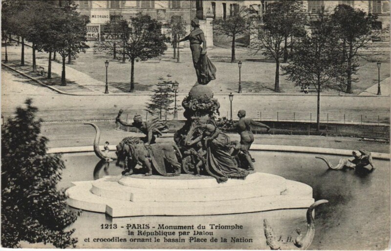 Carte postale ancienne Paris 12e Place de la Nation Statue de la République