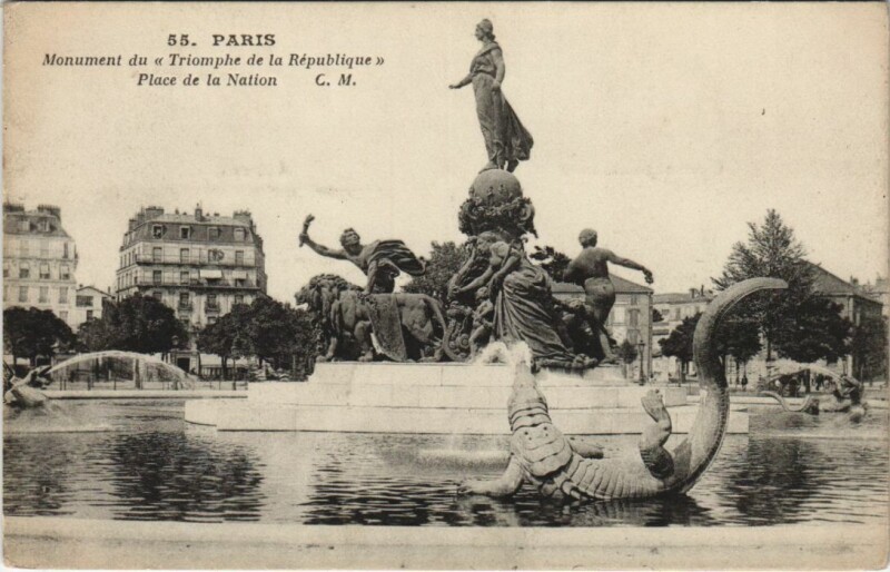Carte postale ancienne Paris 12e Place de la Nation Statue de la République