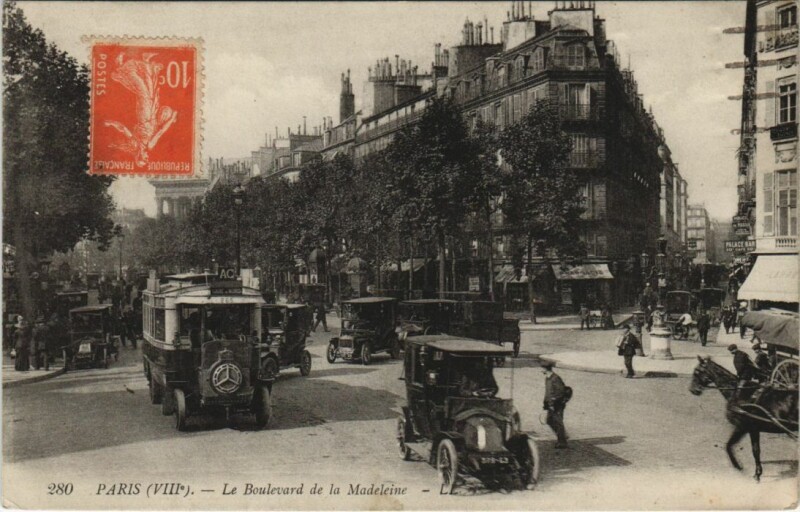 Carte postale ancienne Paris 9e Les Grands Boulevards