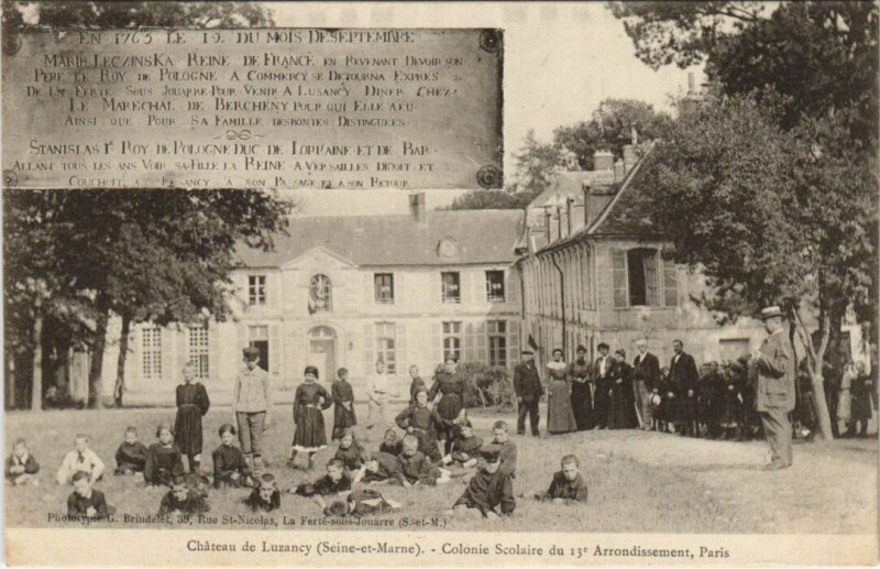 Carte postale ancienne Paris 13e Colonie Scolaire au Chateau de Luzancy à Luzancy