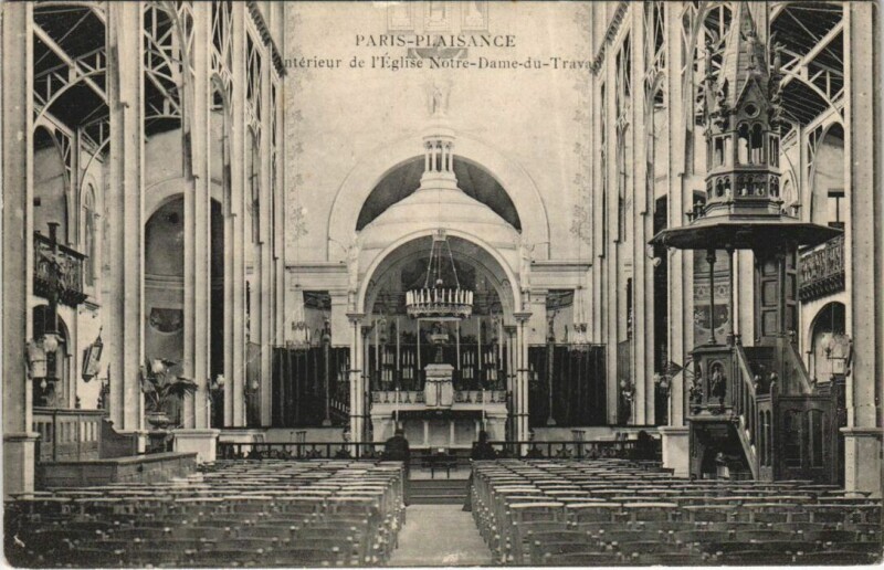 Carte postale ancienne Intérieur de l'église Notre-Dame-du-Travail à Paris 14e