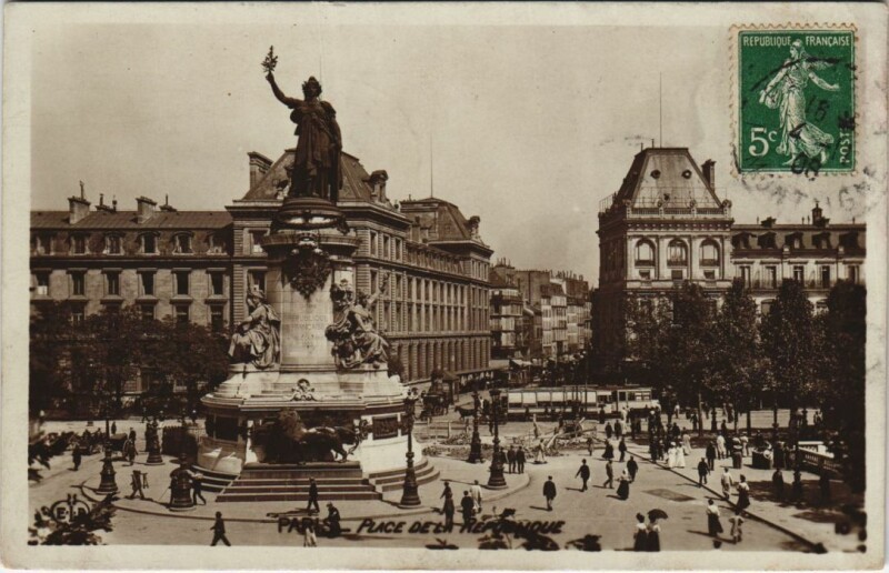 Carte postale ancienne Paris 10e Place de la République