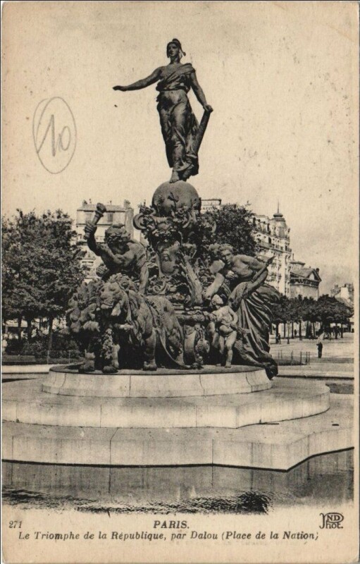 Carte postale ancienne Paris 11e Triomphe de la République