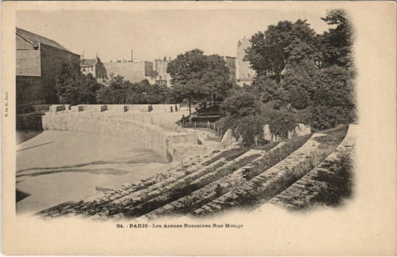 Carte postale ancienne Paris 5e Rue MOnge Arenes Romaines