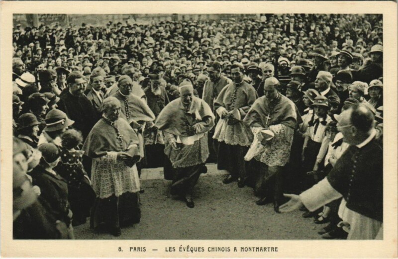Carte postale ancienne Les Evêques Chinois à Montmartre à Paris 18e