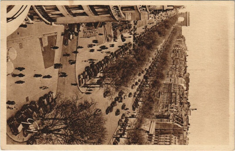 Carte postale ancienne Paris 8e Avenue des Champs-Elysées