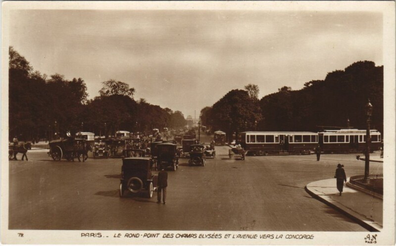 Carte postale ancienne Paris 8e Champs-Elysées