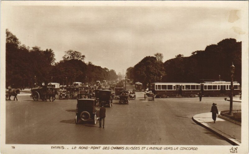 Carte postale ancienne Paris 8e Champs-Elysées