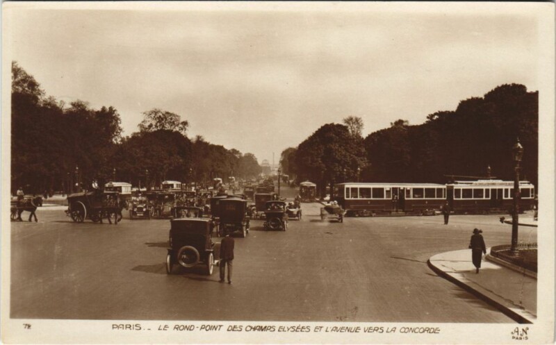 Carte postale ancienne Paris 8e Champs-Elysées