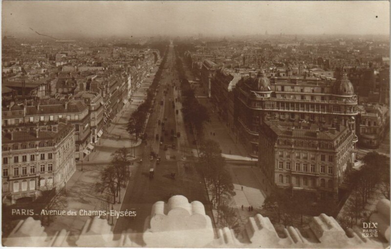 Carte postale ancienne Paris 8e Champs-Elysées