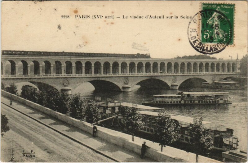 Carte postale ancienne Le viaduc d'Auteuil sur la Seine à Paris 16e
