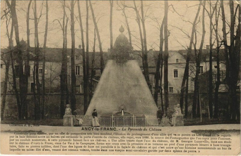 Carte postale ancienne Ancy-le-Franc La Pyramide du Chateau à Ancy-le-Franc