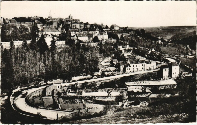 Carte postale ancienne Avallon Vue prise de la Morlande à Avallon