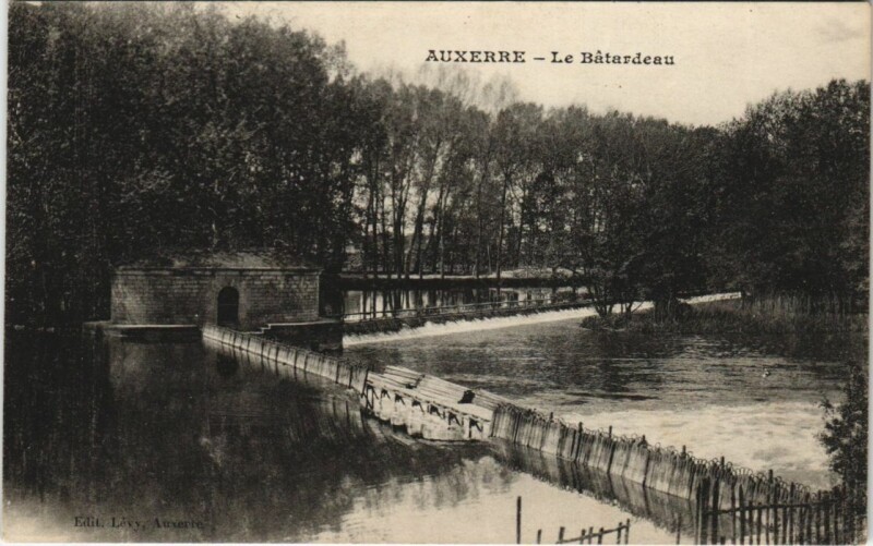 Carte postale ancienne Auxerre Le Batardeau à Auxerre
