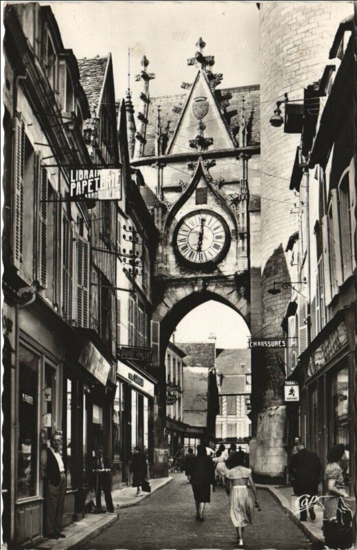 Carte postale ancienne Auxerre L'Horloge à Auxerre
