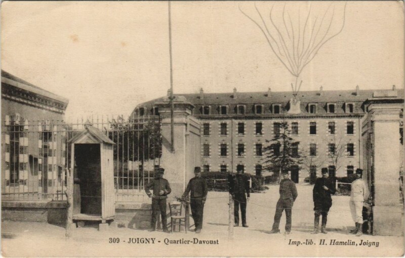 Carte postale ancienne Joigny Quartier-Davoust à Joigny