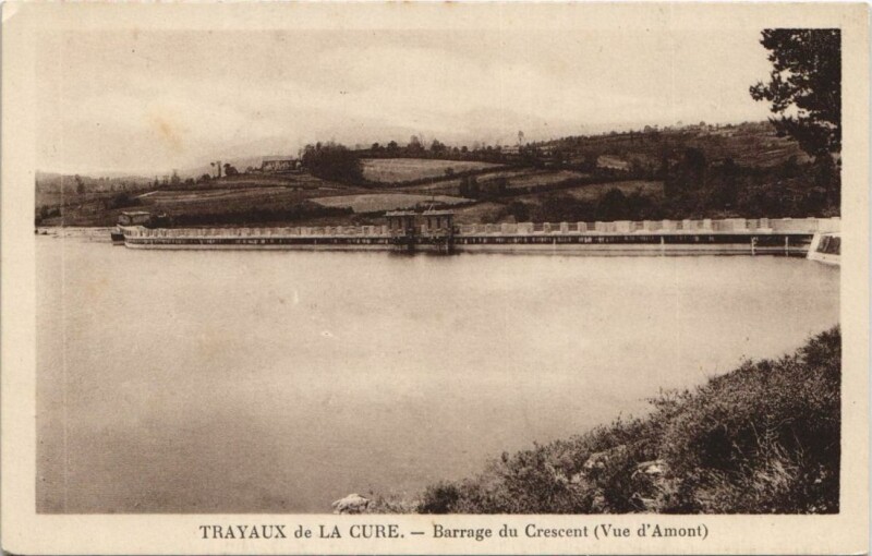 Carte postale ancienne Trayaux de la Cure - Barrage du Crescent - Vue d'Amont