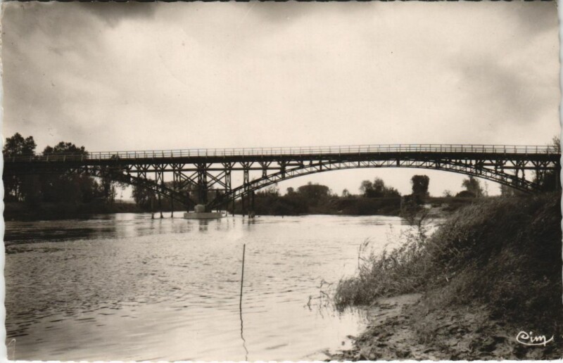 Carte postale ancienne Vinneuf Le Pont de Champigny à Champigny