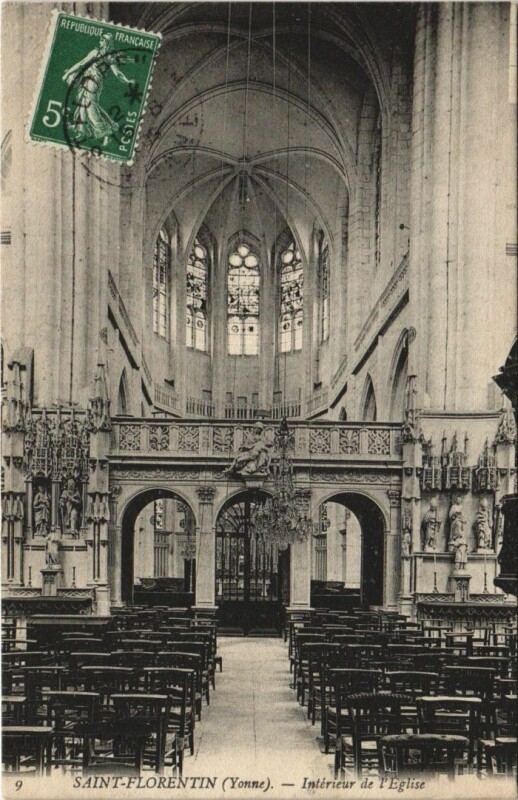 Carte postale ancienne Saint-Florentin Interieur de l'Eglise à Saint-Florentin