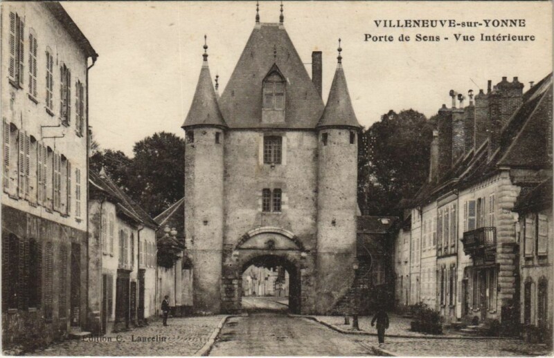 Carte postale ancienne Villeneuve-sur-Yonne Porte de Sens - Vue Interieure à Villeneuve-sur-Yonne