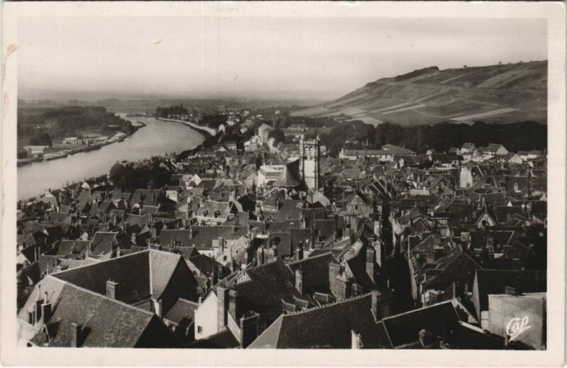 Carte postale ancienne Joigny Vue Generale et la Cote Saint-Jacques à Joigny