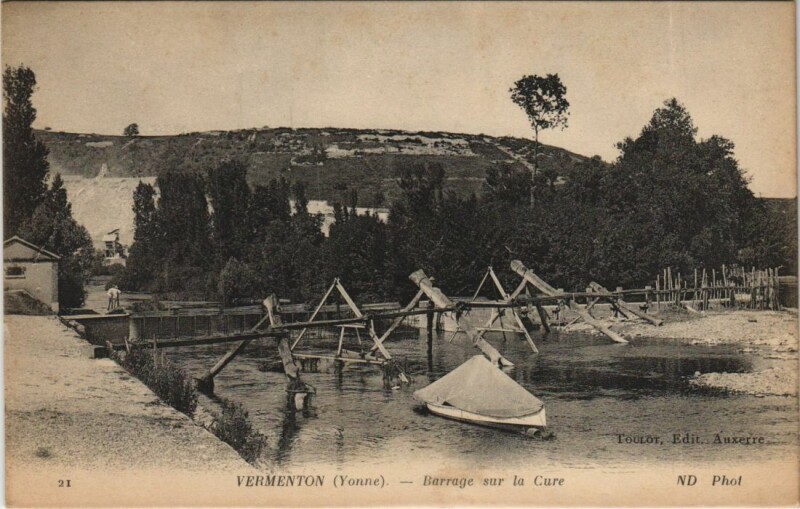Carte postale ancienne Vermenton Barrage sur la Cure à Vermenton