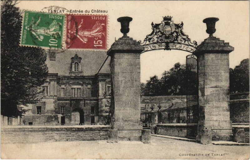 Carte postale ancienne Tanlay Entree de Chateau à Tanlay