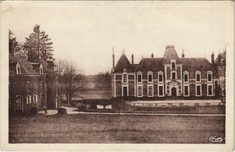 Carte postale ancienne Tannerre-en-Puisaye Le Chateau et la Maison de Lierre à Tannerre-en-Puisaye