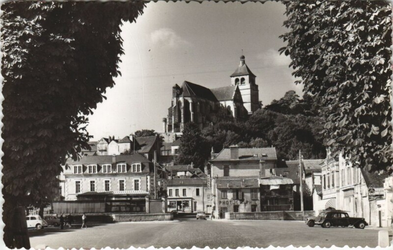 Carte postale ancienne Yonne - Town Scenes