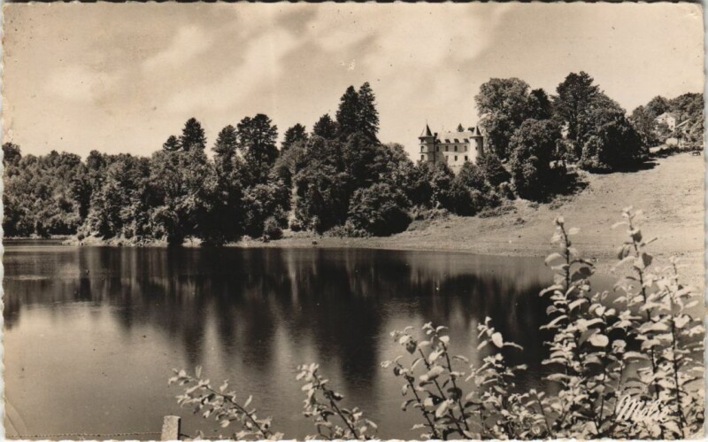 Carte postale ancienne Barrage et Lac Artificiel du Crescent - Le Chateau de Railly